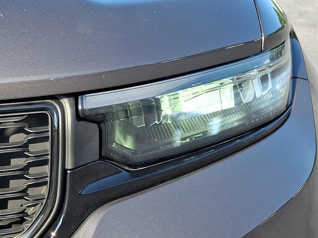 Used 2022 Jeep Grand Cherokee Altitude AWD/4WD image 12