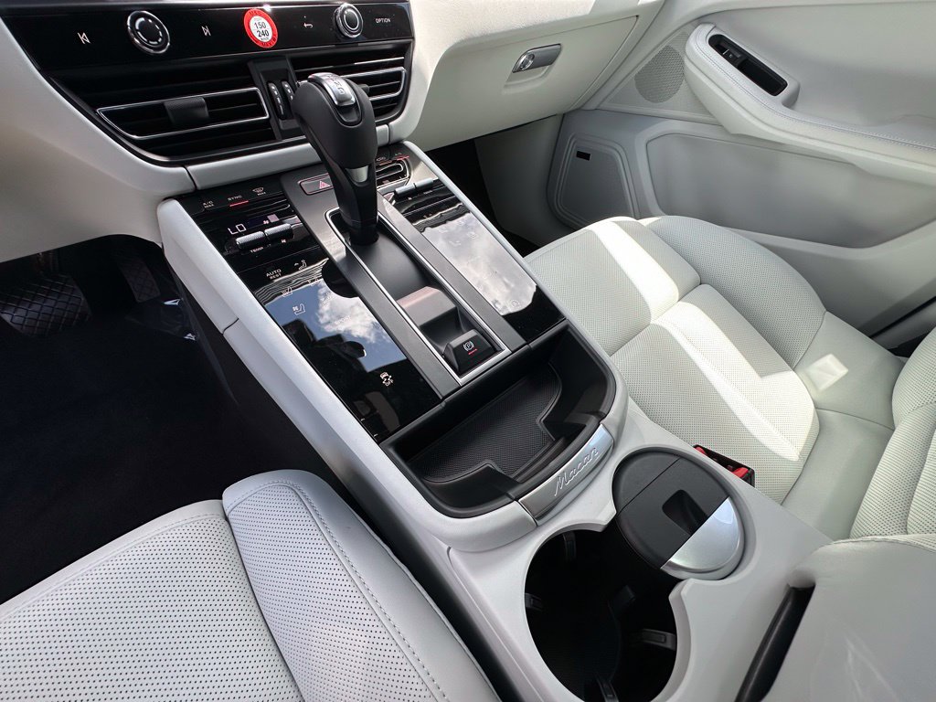 Used 2026 Porsche Macan AWD/4WD image 30
