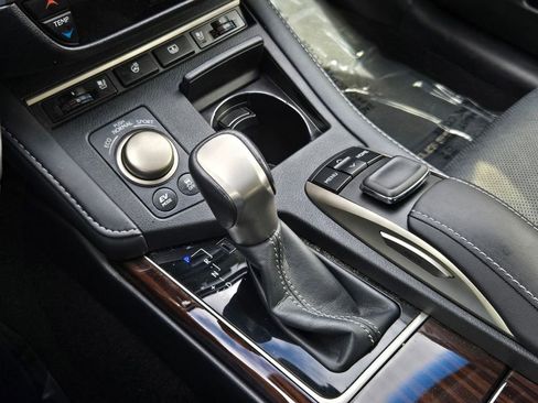 Used 2016 Lexus ES 300h w/ Luxury Package w/Wood Trim image 19