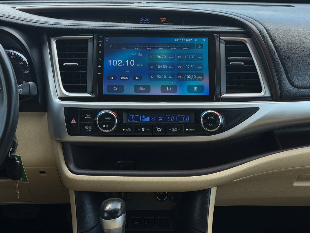 Used 2016 Toyota Highlander Plus FWD image 20