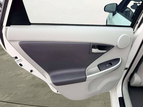 Used 2010 Toyota Prius Five w/ Advanced Technology Pkg FWD image 21