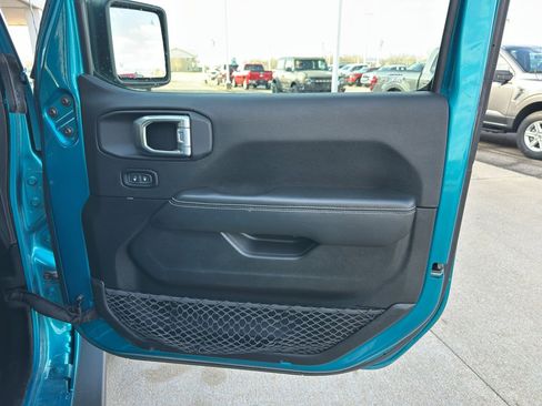 Used 2020 Jeep Wrangler Unlimited Sahara w/ Advanced Safety Group image 32