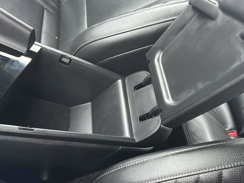 Used 2025 Hyundai Elantra Limited FWD image 23