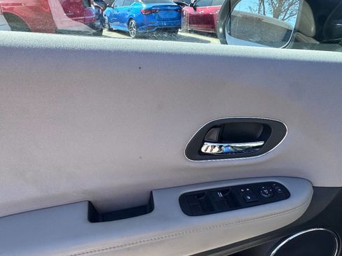 Used 2016 Honda HR-V EX image 14