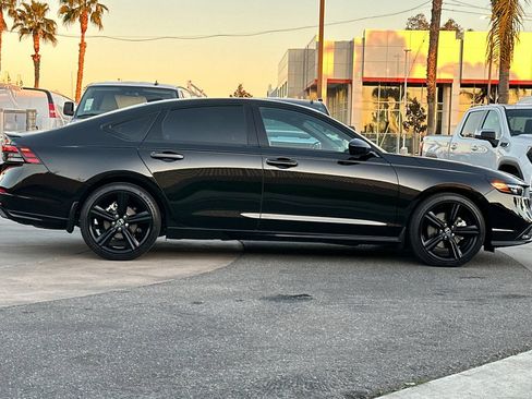Used 2025 Honda Accord Sport image 3