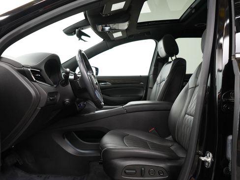 Used 2024 Buick Enclave Avenir w/ Avenir Technology Package image 20