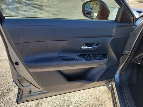 Used 2025 Nissan Kicks SV w/ Charging Package FWD image 10