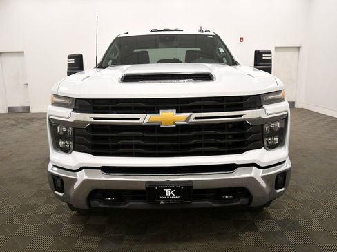 Used 2024 Chevrolet Silverado 2500 LT w/ Convenience Package image 11