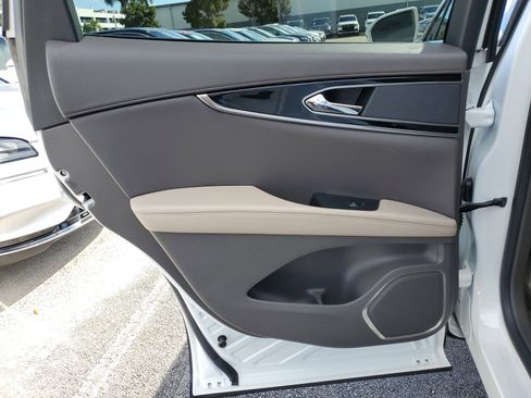 Certified 2022 Lincoln Nautilus FWD w/ Premium Package image 12