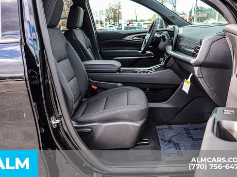 Used 2025 Chevrolet Traverse LT w/ Enhanced Driving Package image 24