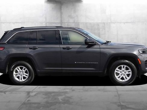 Used 2024 Jeep Grand Cherokee Laredo AWD/4WD image 5