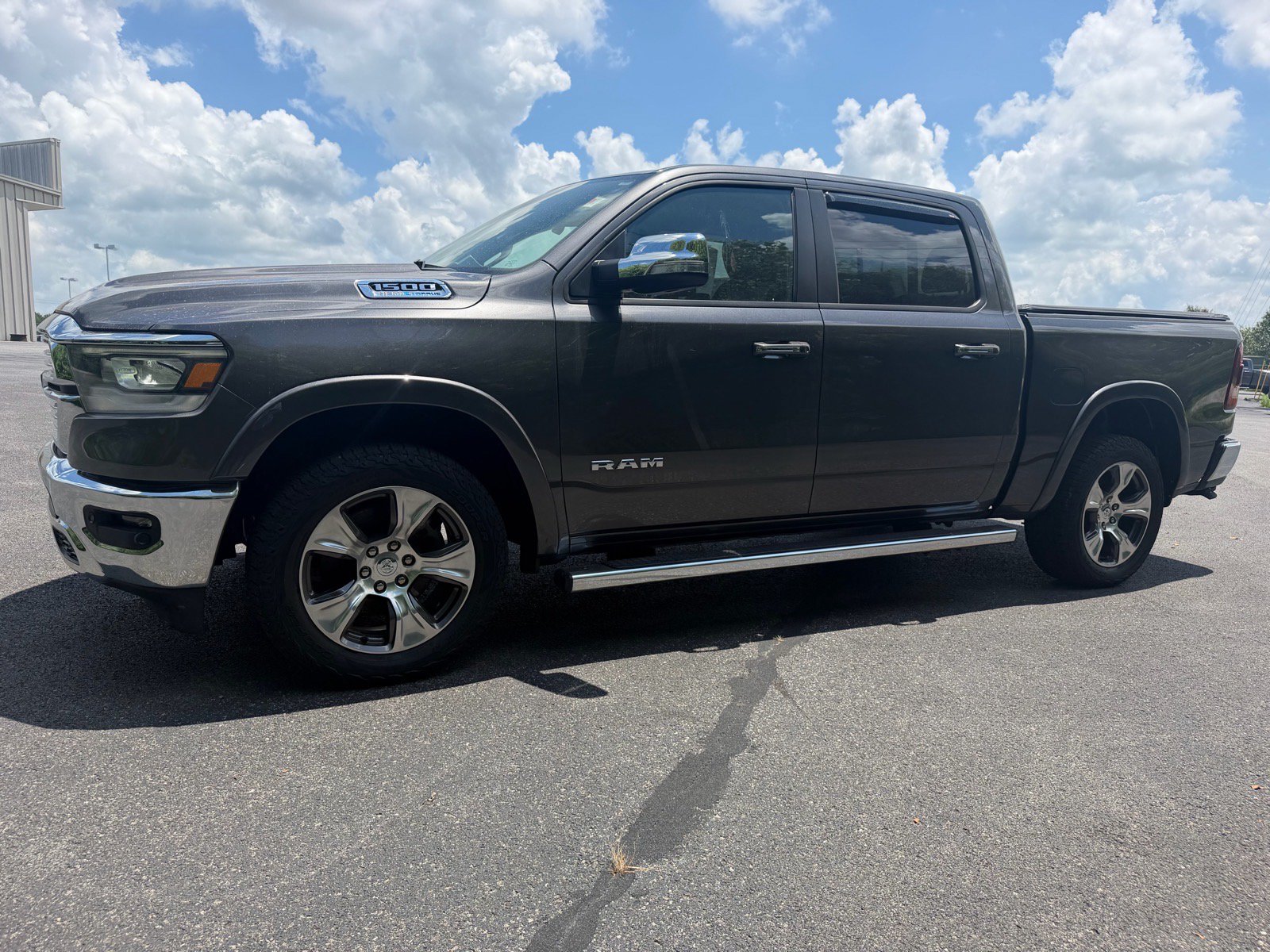 Used 2022 RAM 1500 Laramie AWD/4WD image 10