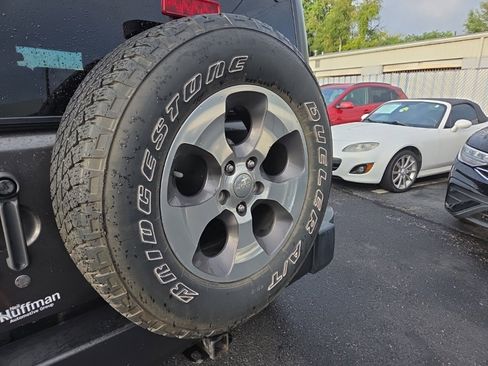 Used 2017 Jeep Wrangler Unlimited Sahara w/ Max Tow Package image 7