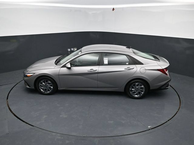 Used 2024 Hyundai Elantra SEL FWD image 52