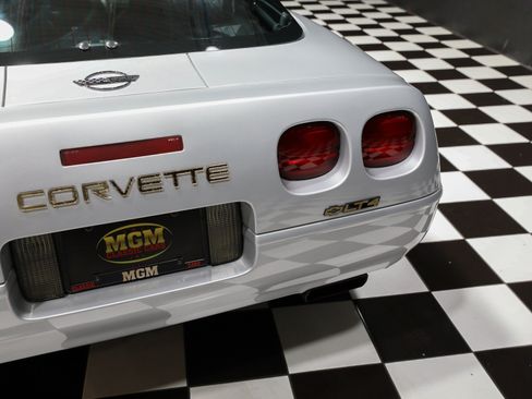 Used 1996 Chevrolet Corvette Coupe RWD image 22
