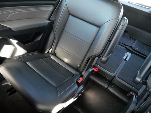 Certified 2022 Volkswagen Atlas SE image 12