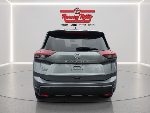 Used 2025 Nissan Rogue SV FWD image 4