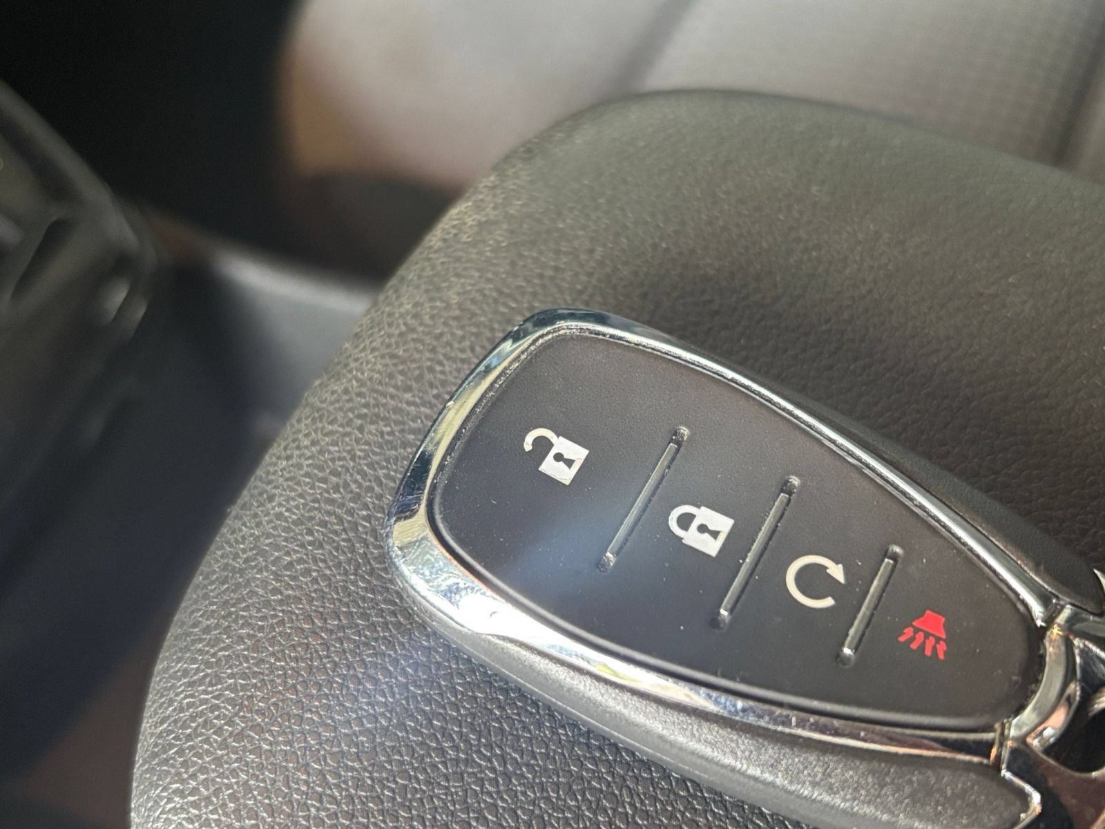Used 2025 Chevrolet Trax LT FWD image 20