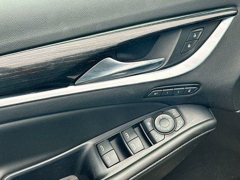 Used 2021 Buick Enclave Avenir w/ Avenir Technology Package AWD/4WD image 21