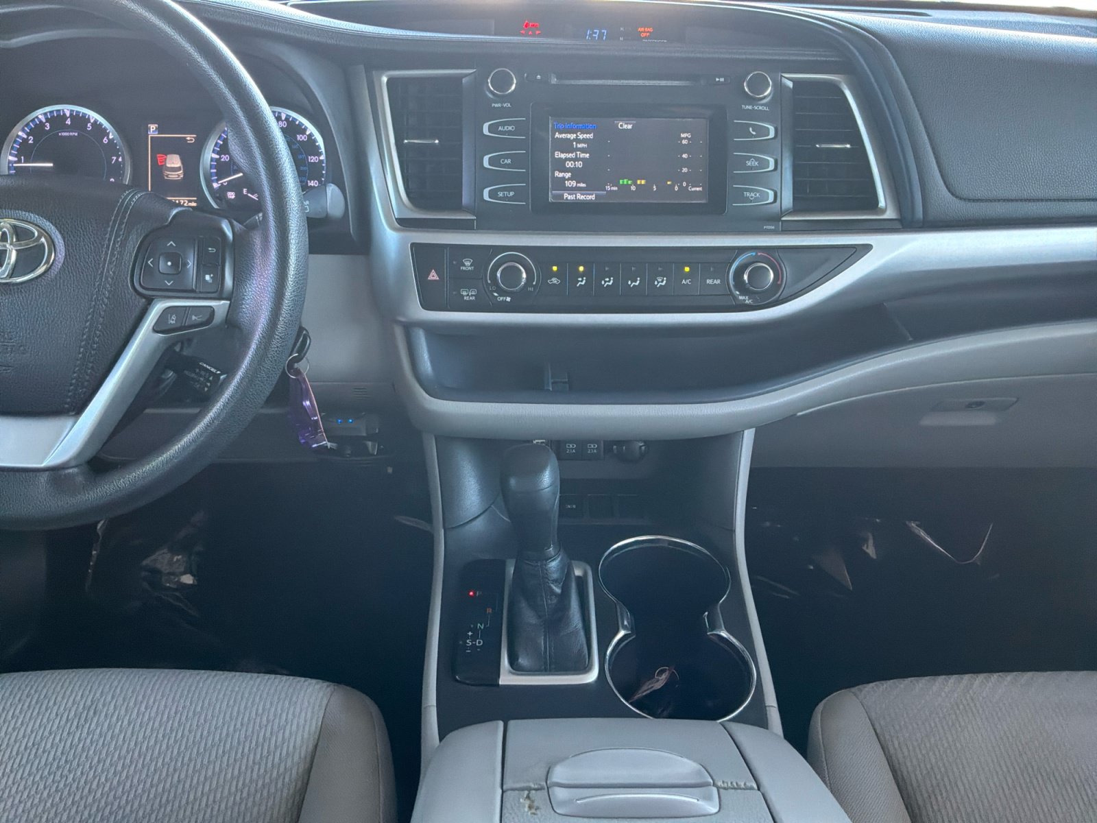 Used 2018 Toyota Highlander LE FWD image 11