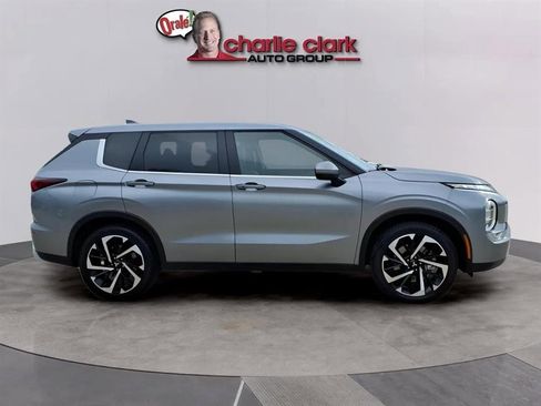 Used 2024 Mitsubishi Outlander SE image 6
