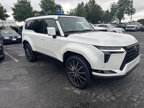 Used 2024 Lexus GX 550 w/ Cold Area Package AWD/4WD image 2