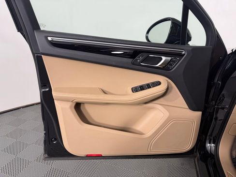 Certified 2023 Porsche Macan image 19