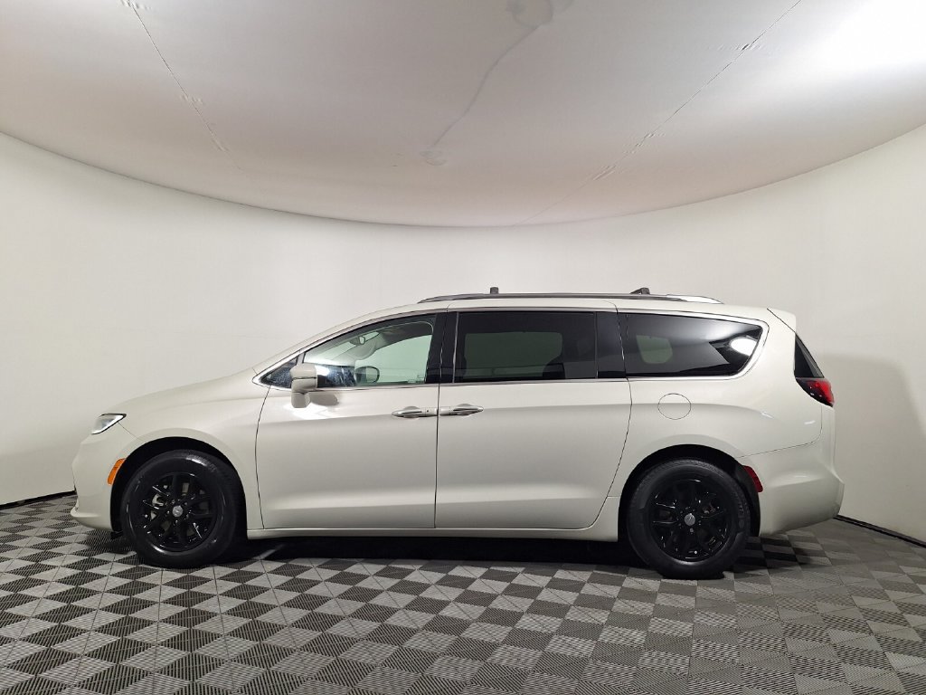Used 2021 Chrysler Pacifica Touring-L FWD image 8