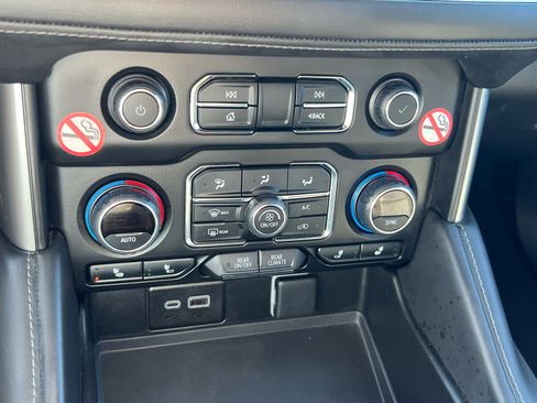 Used 2024 Chevrolet Suburban LT image 25