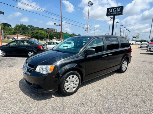 Used 2019 Dodge Grand Caravan SE FWD image 11