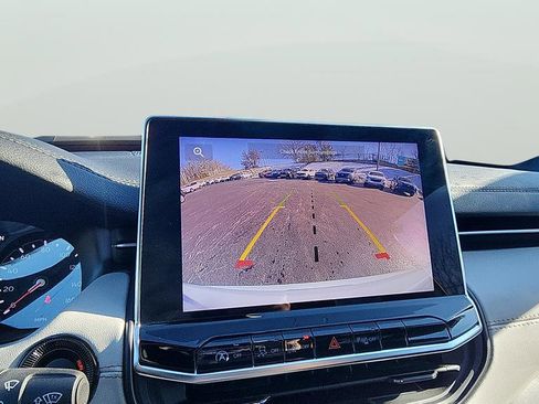 Used 2025 Jeep Compass Limited image 23