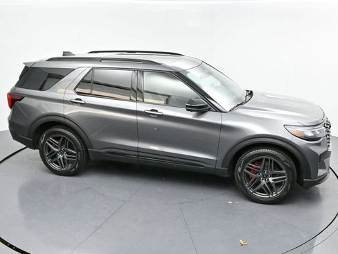 Used 2025 Ford Explorer ST-Line w/ Premium Package image 40