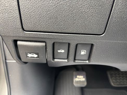 Used 2017 Lexus ES 300h image 16