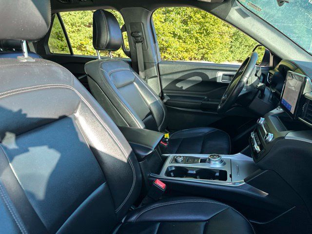 Used 2020 Ford Explorer XLT w/ Equipment Group 202A AWD/4WD image 15