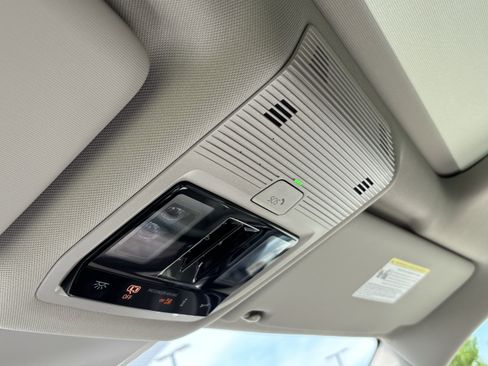 Used 2025 Volkswagen Atlas SEL Premium R-Line image 28