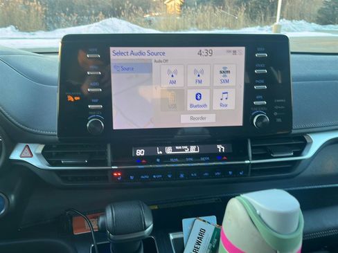 Used 2023 Toyota Sienna XSE image 7