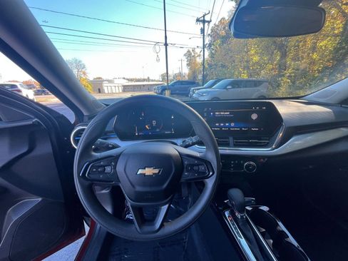 Used 2025 Chevrolet Trax LT image 30