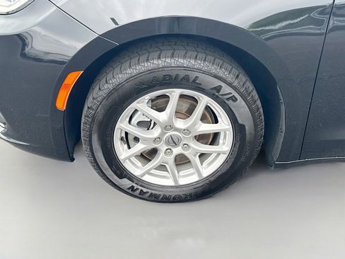 Used 2024 Chrysler Pacifica Touring-L FWD image 34