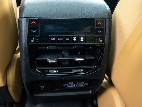 Used 2022 Jeep Grand Cherokee L Summit w/ Luxury Tech Group V image 31