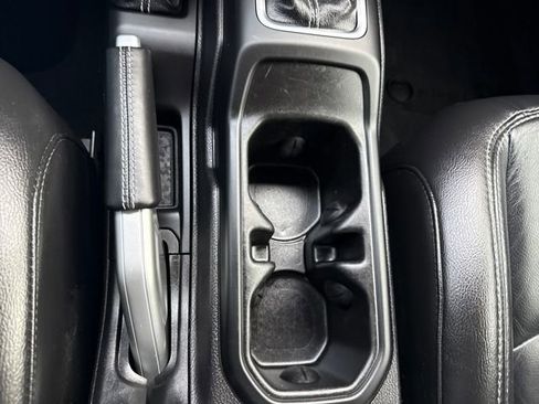 Used 2019 Jeep Wrangler Unlimited Sahara image 27