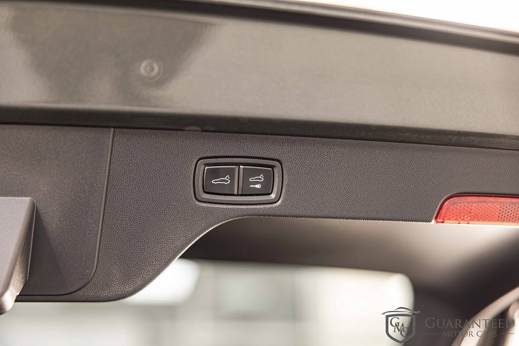 Used 2025 Porsche Macan Turbo Electric AWD/4WD image 18