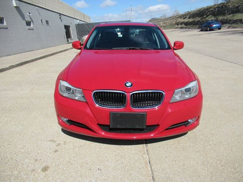 Used 2010 BMW 328i xDrive Sedan AWD/4WD image 2