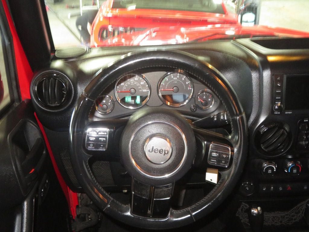 Used 2015 Jeep Wrangler Unlimited Sahara AWD/4WD image 34