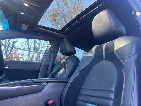 Used 2019 Toyota Avalon XSE image 13