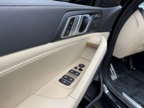 Used 2022 BMW X6 xDrive40i w/ M Sport Package image 11