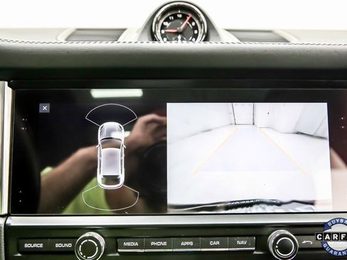 Used 2021 Porsche Macan S w/ Premium Package image 15