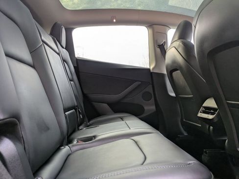Used 2023 Tesla Model Y Performance image 23
