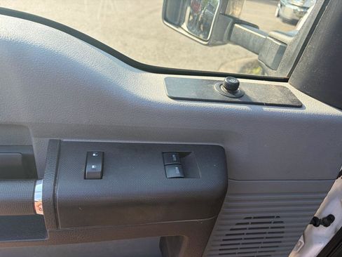 Used 2015 Ford F550 4x4 Regular Cab Super Duty image 24