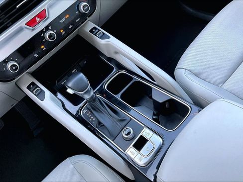 Used 2020 Kia Telluride S w/ S 8 Passenger Seating Package FWD image 17