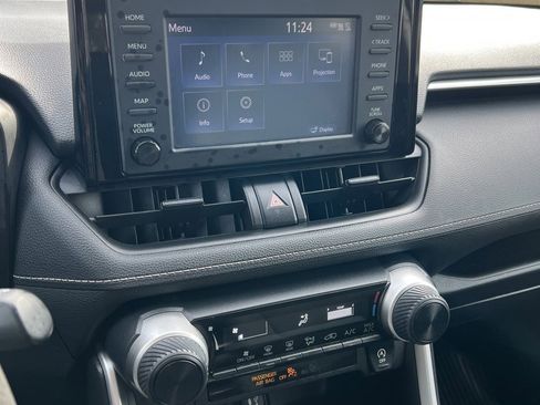 Used 2019 Toyota RAV4 LE image 22